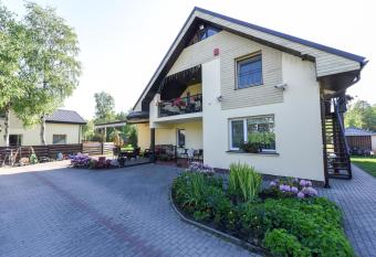 Vila Laurus has Balcony rooms