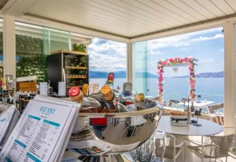 Rocky Beach Rooms has Balcony rooms