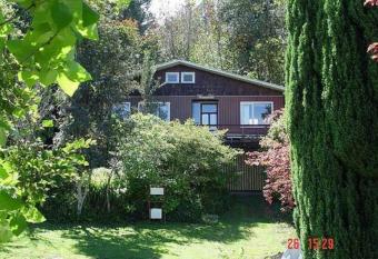 Caba  as el Bosque Patag  nico has Balcony rooms