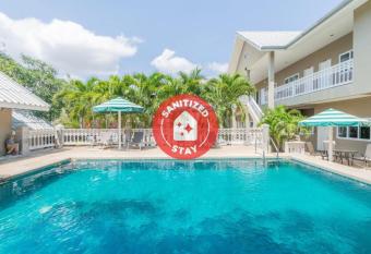 OYO 765 Pom Pom Residence allows 18 year olds to book a room