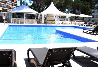 INN Mallorca Aparthotel allows 18 year olds to book a room