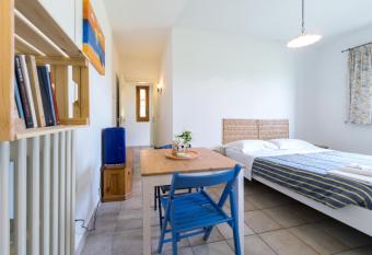 Kalinifta - Io parto Io arrivo has Smoking rooms