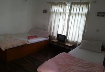 Hotel Shiva s Dream has rooms with a private hot tub