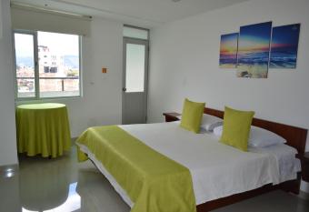 Hotel Mil  n has Balcony rooms