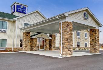 Cobblestone Hotel & Suites Pulaski/Green Bay allows 18 year olds to book a room