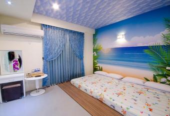 Sunny House has Balcony rooms