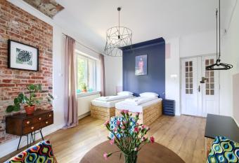 Lull Hostel has Balcony rooms