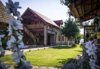 Pensiunea Dealu Morii allows 18 year olds to book a room