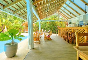 La Rana De Cahuita allows 18 year olds to book a room