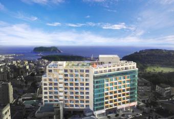 Mstay Hotel allows 18 year olds to book a room