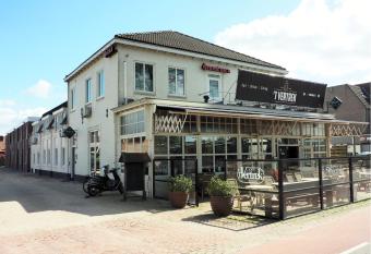 Hotel  t Vertrek allows 18 year olds to book a room