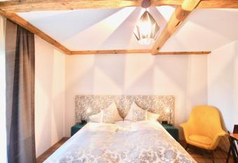 die M  HLE #10 has Balcony rooms