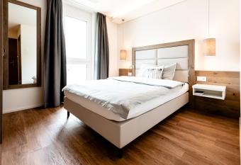 Hotel Rubus allows 18 year olds to book a room