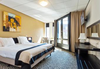 Hotel De Schout allows 18 year olds to book a room