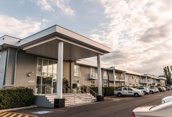 Abode Narrabundah has Balcony rooms