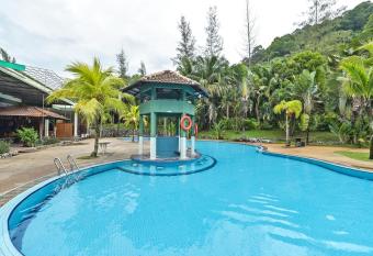 OYO HOME 90700 Teluk Batik Holiday Apartment has Balcony rooms