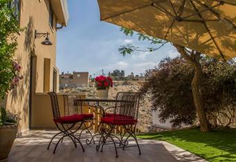 Zimmer you dreamed of allows 18 year olds to book a room