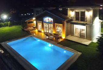 Pasha Villas allows 18 year olds to book a room