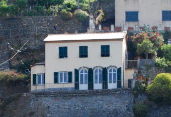 Il Conventino delle Cinque Terre - Sea View - AC&WiFi - Vernazzarentals allows 18 year olds to book a room