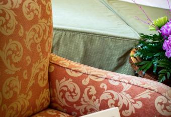 Parador de Tordesillas has rooms with a private hot tub