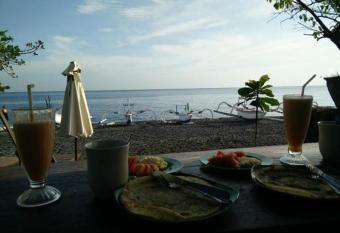 Putra Lebah Amed Guest House has Balcony rooms