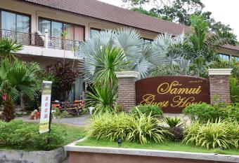 Samui Guest House allows 18 year olds to book a room