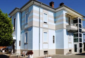 Villa Ceirano has Balcony rooms