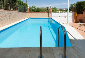 Apartamentos Piscina con vistas a Sierra Nevada allows 18 year olds to book a room