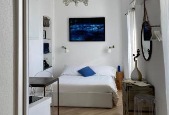 La Bloo di Vernazza - Sea View - AC&WiFi - Vernazzarentals allows 18 year olds to book a room