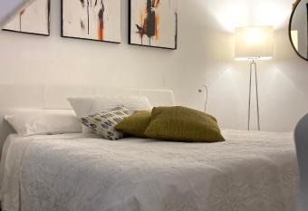 La Verde di Vernazza - Art Studio - AC&WiFi - Vernazzarentals allows 18 year olds to book a room