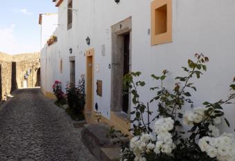 Casa O Arco Alojamento Local has Balcony rooms