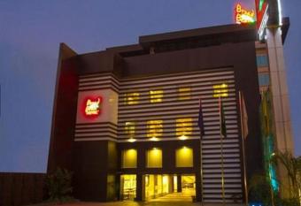 Broad Bean Cochin has Smoking rooms