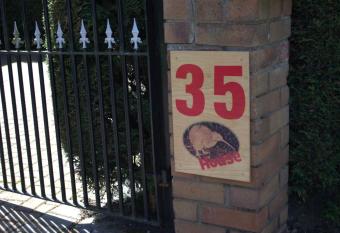 The Kiwi House has Balcony rooms