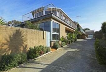 Torquay Retreats - Anderson has Balcony rooms