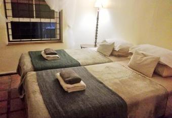 House On Plein has rooms with a private hot tub