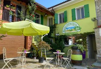 Borgo Inferiore 24 has Balcony rooms