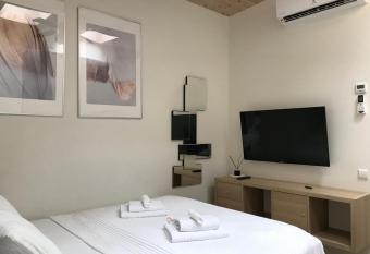 LT Mini Studio allows 18 year olds to book a room