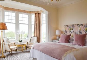 The Lookout Rye has Balcony rooms