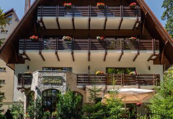 Opus Villa has Balcony rooms