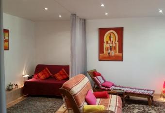 Chambre Avec Jardin Pierre Curie has Balcony rooms