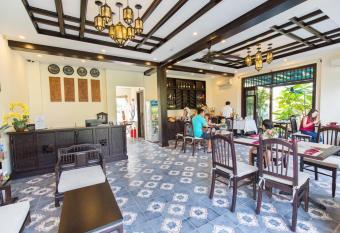 Hoi An Village Villas has rooms with a private hot tub