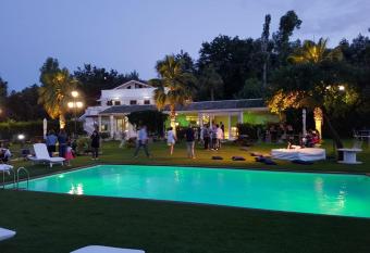 Parco d Arte AltArt has Balcony rooms