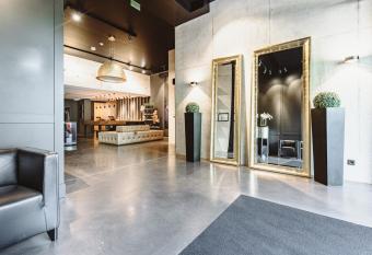 &REPEAT K  ln Airport allows 18 year olds to book a room