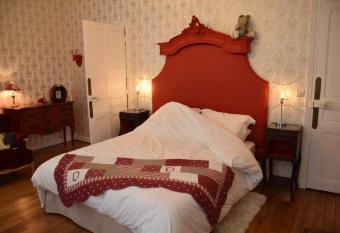 La Porte De Bretagne allows 18 year olds to book a room
