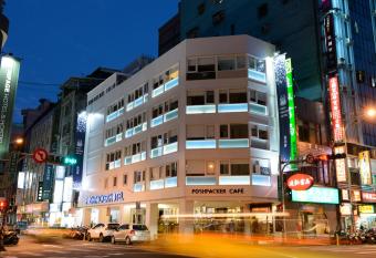 Poshpacker Hotel has Balcony rooms