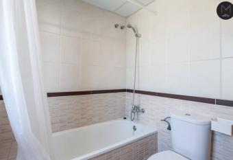 Villa Marquesado has rooms with a private hot tub