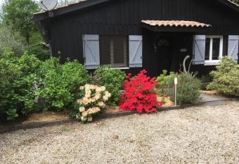 Maison De L amiti   allows 18 year olds to book a room