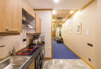 Terrace Suites Golden Horn has rooms with a private hot tub