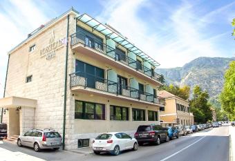 Hotel Porto In has Balcony rooms