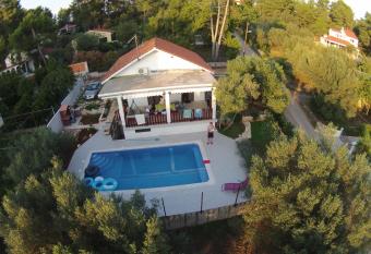 Holiday Home Vela Luka has Balcony rooms